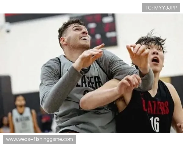 杨瀚森进入常规轮换:防守端遭遇挑战,三分犯规困扰影响上场时间 杨瀚森进入常规轮换:防守端遭遇挑战,三分犯规困扰影响上场时间