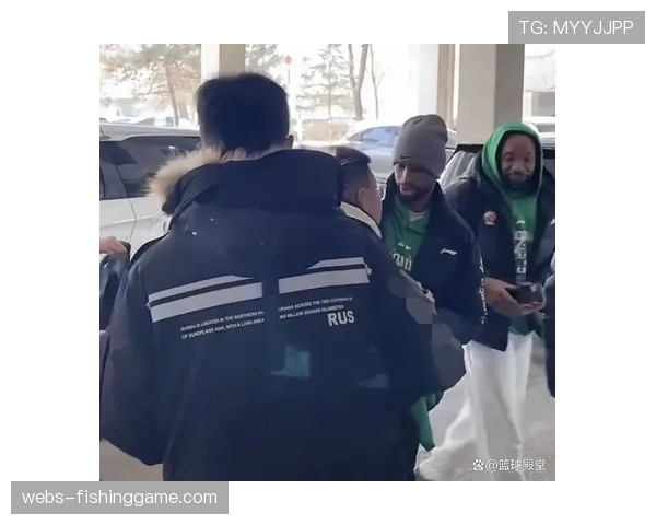 场边花絮：浙江队小外援与辽宁队弗格发生口角，双方队员迅速将两人分开